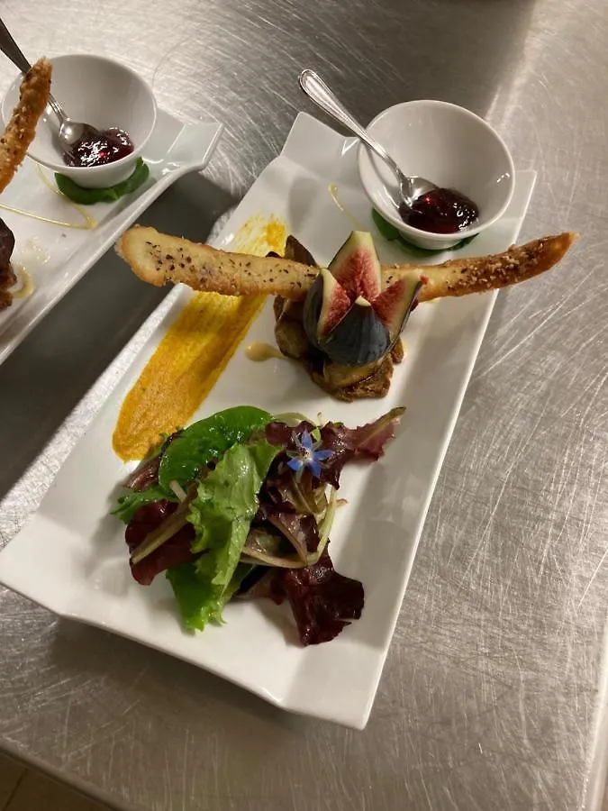 Aux Vieux Arceaux Hotel Mercuer