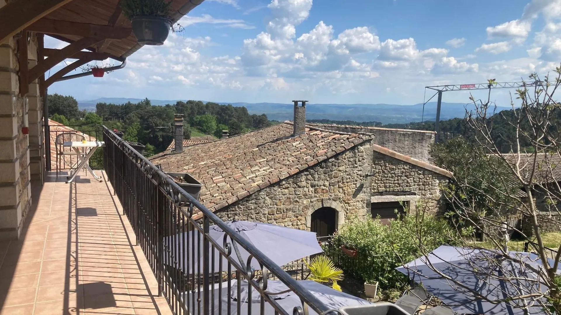 Aux Vieux Arceaux Hotel Mercuer