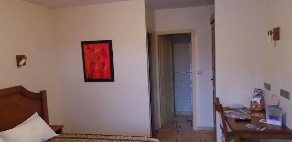Aux Vieux Arceaux Hotel Mercuer