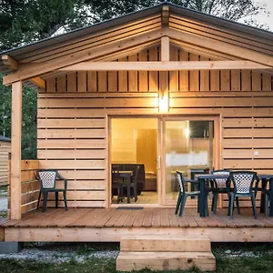 Hotel Camping L'ecureuil - Mont-blanc Village, Domancy