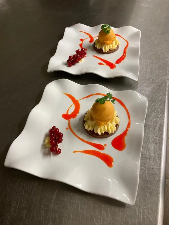 Hotel Aux Vieux Arceaux à Mercuer 3*,  France