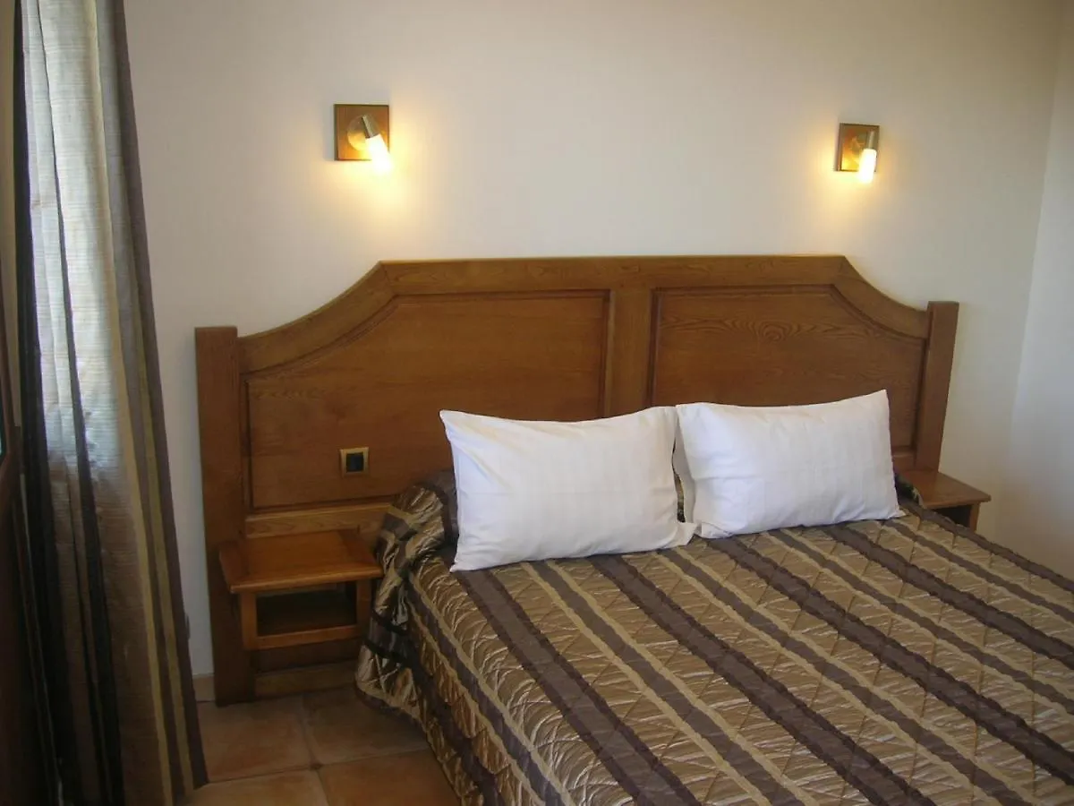 Hotel Aux Vieux Arceaux à Mercuer